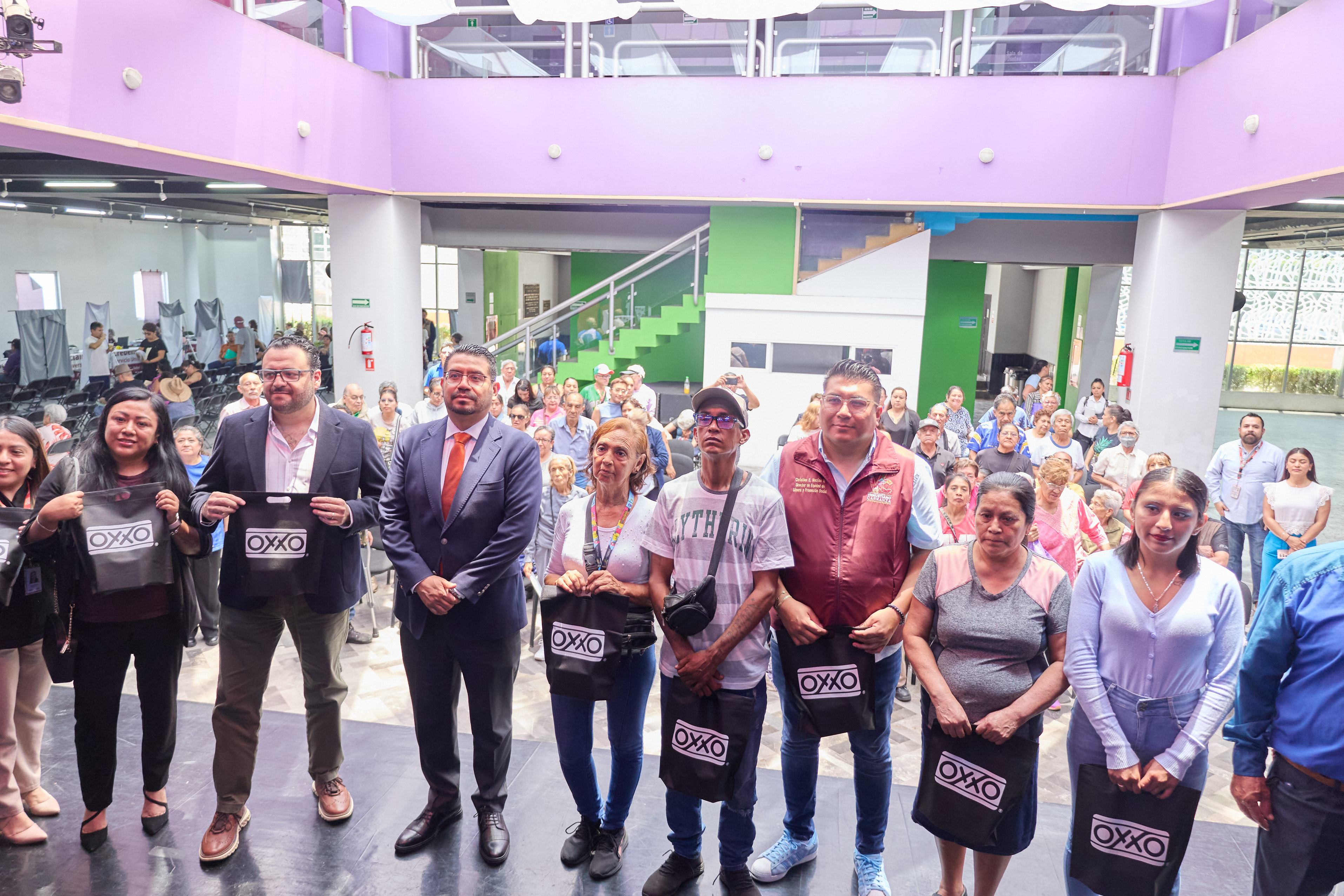 Con apoyo de la JAP CDMX, Audio Amigo, IAP y la alcald&iacute;a Venustiano Carranza reciben 50 aparatos auditivos donados por OXXO
